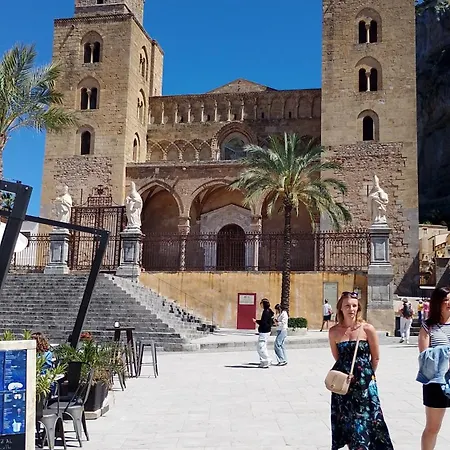 Formidabile Esclusiva Dimora Nel Cuore Del Centro Storico A 10m Dal Duomo E Dal Mare Lägenhet *